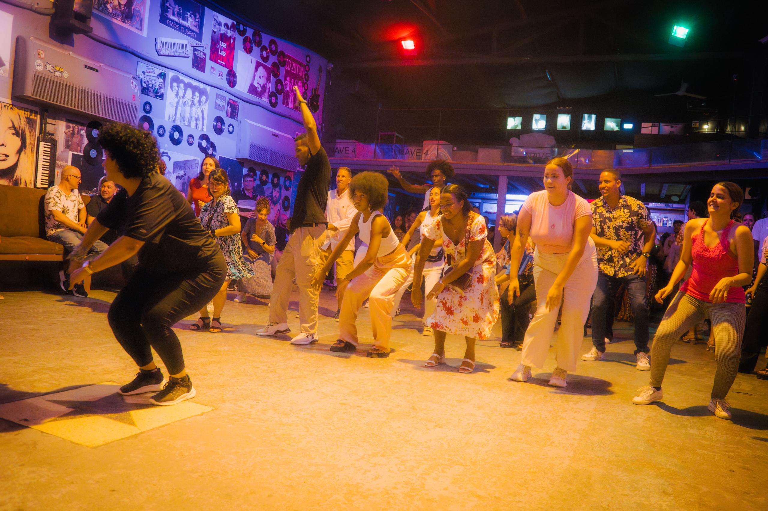 Rumba: Clase abierta WhatsApp Image 2025 07 13 at 2.51.21 AM